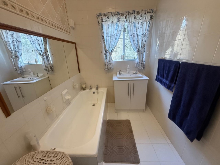 3 Bedroom Property for Sale in Heuwelkruin Eastern Cape